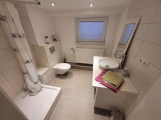 Zimmer im Souterrain mit eigenem Bad - 2