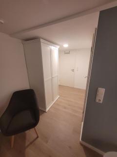 Zimmer im Souterrain mit eigenem Bad - 1