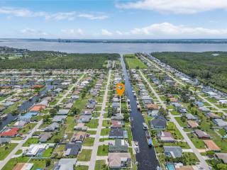 Serene canal, three bedrooms and a large pool! - Villa La Brisa Fresca - Cape Coral - 7