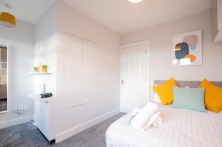 City Centre House With Parking - 3