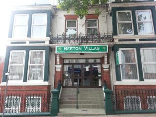 Beeton Villas Holiday Apartments - 4