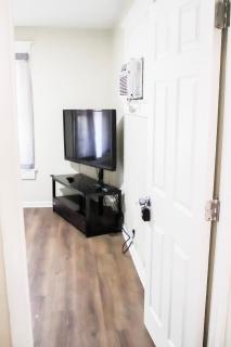 Cozy City Retreat Near Downtown Indianapolis- Private Bedroom - 2