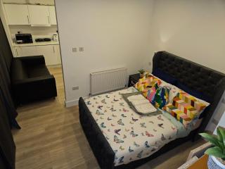 Luxury 1-Bed Apartment in London - 2