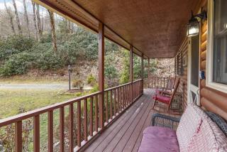 Charming Modern Cabin with Hiking Trails and Fire Pit - Blowing Rock - 1
