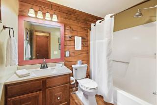 Log cabin on peaceful river - Blowing Rock - 3