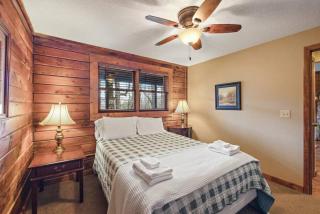 Log cabin on peaceful river - Blowing Rock - 2