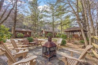 Classic Log Cabin with Fireplace on Quiet River - Blowing Rock - 5