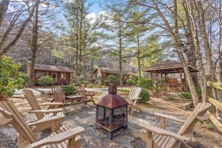 Rustic Mountain Cabin on River with Fireplace - Blowing Rock - 9