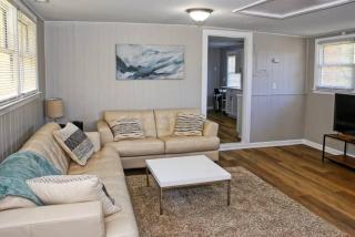 Lake Norman Getaway with 4 Beds - - 8