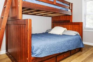 Lake Norman Getaway with 4 Beds - - 4