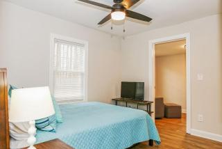 Three Bedroom Outdoorsy Escape in Huntersville - Huntersville - 4