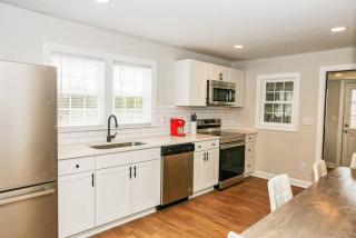 Three Bedroom Outdoorsy Escape in Huntersville - Huntersville - 3