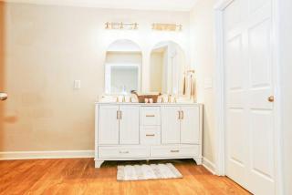 Farm Lodge with Beautiful Open Floor Plan - 4