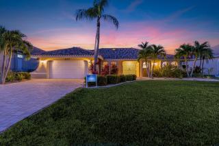 Modern, Luxurious, Waterfront home with Heated Pool - Villa Dock Holiday - Roelens Vacations - Cape Coral - 4