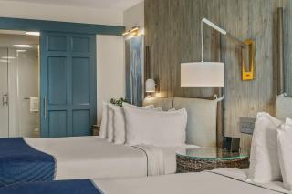 Newport Harbor Island Resort - Newport - 9