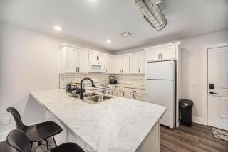 Upscale Abode - Brand New Corporate Apt Downtown - Grand Rapids - 1