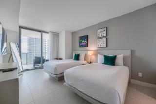 Beachside Condo with a Mesmerizing Ocean View - Hollywood - 8