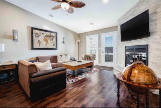 LAKEFRONT PENTHOUSE FULLY UPGRADED PANORAMIC VIEWS BOAT SLIP INDOOR OUTDOOR POOL - 8