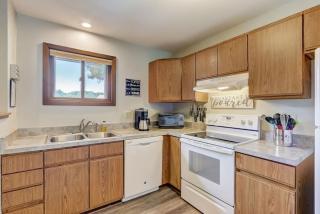 Sloane Condo for Families Golfers and Girls Trips - Wisconsin Dells - 1