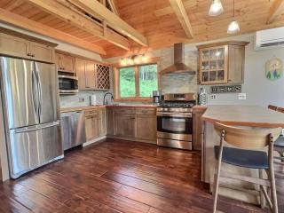 Hot Tub & Fire Pit~The Pines Chalet - 4