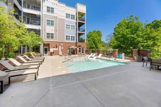 DT Charm Apt with Pool,Gym,Wine,WKSpace, Free Parking - Charlotte - 9