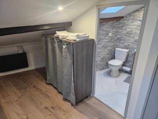 Studio spacieux, chaleureux et refait à neuf. - 1