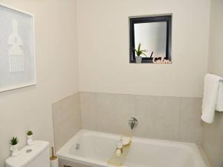 Elcaro Luxury Villas-Urban Taupe - 3