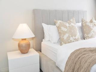 Elcaro Luxury Villas-Urban Taupe - 2