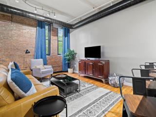 Lakefront Loft - Downtown - Shuffle Board Table - 2