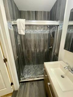 Modern Riverview Apartments - 3