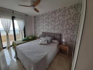 Top-Floor Beachfront Apartment with Parking, Pool, & Spacious Sea-View Balcony - 7