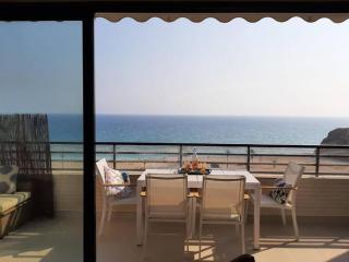 Top-Floor Beachfront Apartment with Parking, Pool, & Spacious Sea-View Balcony - Villajoyosa - 1