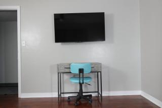 Mid-Century Comfy-Chic Chateau 3/2 Pet Friendly - Tallahassee - 1