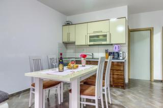 Apartment in Pirovac with sea view, terrace, air conditioning, WiFi (4925-2) - Pirovac - 7