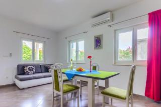 Apartment in Pirovac with terrace, air conditioning, WiFi (4925-3) - Pirovac - 6