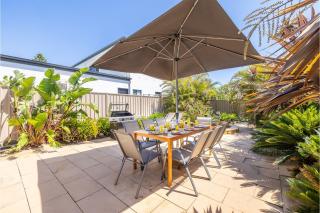 Bel Air, 8A Ocean Ave - pet friendly, water views and air con - 3