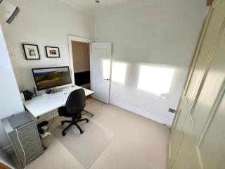 Entire Modern Apartment with Garden Near Underground Station - Londra - 0