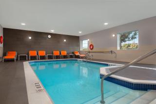 Holiday Inn Express Hotel & Suites Barrie by IHG - 4