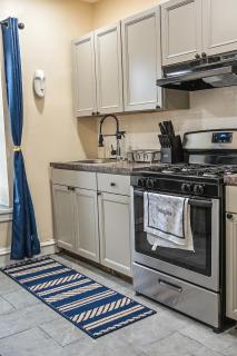 Chic 4BR Dwelling with Backyard in Philadelphia - 3