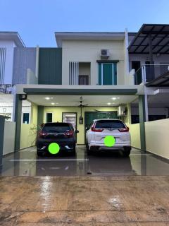 Alyssa Sofea Homestay Kluang - 0