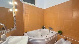 Jozsef 68 Apartment - Near NewYork Cafe - Budapest - 2