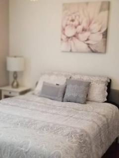 Nice and cozy. Sleeps 5. - Chicago - 6