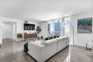 Central 2 bed Apartment with a Pool & Gym- Free Garage Parking - Miami - 4