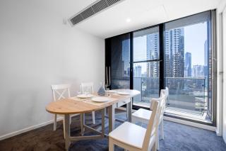 South bank 2 bedroom apartment With 1 Parking - 8