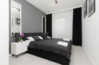 Apartment with Balcony by the Park in Łódź by Renters Prestige - 9