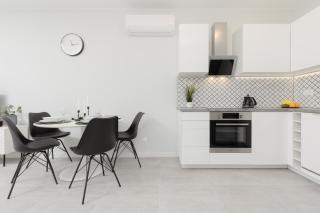 Apartment with Balcony by the Park in Łódź by Renters Prestige - Łódź - 5