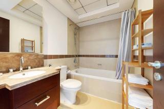 Studio in Best Part of Downtown with Amazing Pool - Dubai - 3
