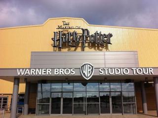 Luxury 2 Bedroom Apartment Free Parking, Netflix, Sleeps 6 - Watford - 7