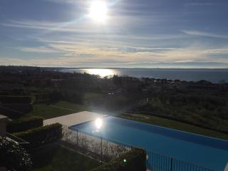 Ausblick Lazise Gardasee - Ferienhaus mit Seeblick, Infinity Pool, Garten und Garage - Lazise - 0