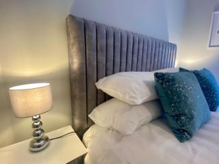 Superb City Centre Apartment within the City Walls - York - 4